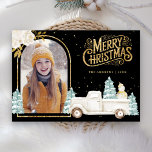 Tarjeta Festiva Camión blanco Navidades de oro de Snowman foto neg<br><div class="desc">Sorprenda a sus huéspedes con esta elegante tarjeta de Navidades de invierno con tema en los bosques, que incluye un bonito camión blanco y un adorable muñeco de nieve con flores blancas. Simplemente agrega tu texto en esta plantilla fácil de usar y adorna esta tarjeta con tu foto favorita para...</div>