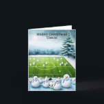 Tarjeta Festiva Campo de entrenador de fútbol de Snowman<br><div class="desc">Un lindo diseño de invierno para el entrenador de fútbol,  un campo de fútbol de hombres de nieve y muchos hinchas de snowman parados alrededor del entrenador de fútbol muñeco de nieve. Personalizar como se desee. Un divertido diseño vacacional para los amantes del fútbol y los entrenadores.</div>
