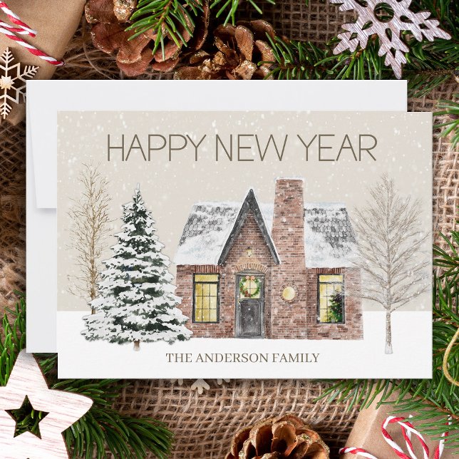 Tarjeta Festiva Casa de pino de nieve de invierno Feliz Año Nuevo (Rustic country "Happy New Year" customizable greeting card. Personalize with your own text. )