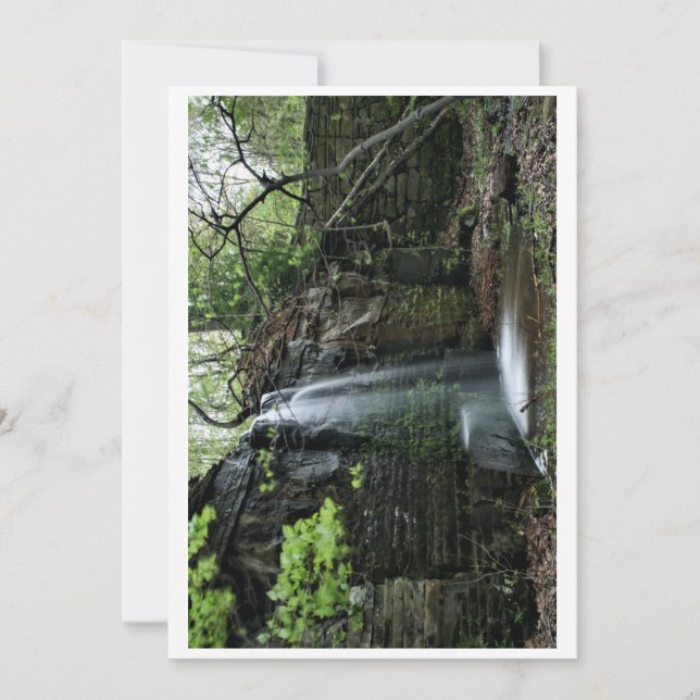 Tarjeta Festiva Cascada de primavera oculta (Anverso)