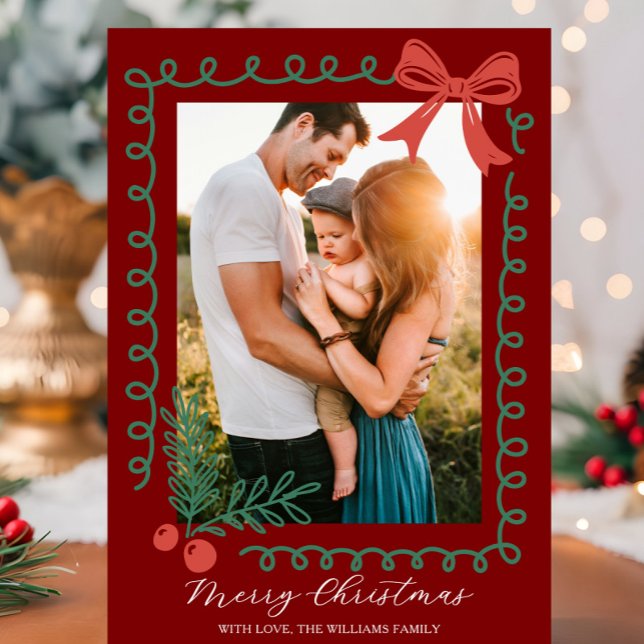 Tarjeta Festiva Cerezo rojo y verde dibujado a mano (Red and green holiday card with hand drawn spiral border, holly, berries, bow, and “Merry Christmas")