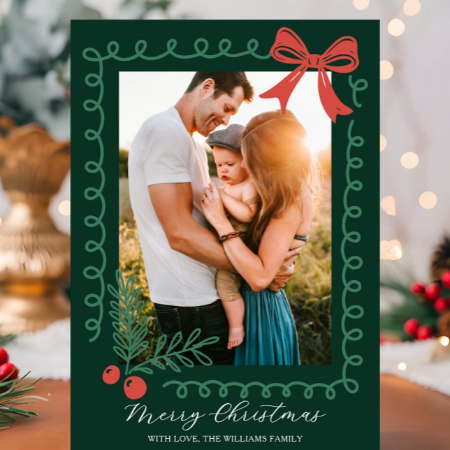 Tarjeta Festiva Cerezo rojo y verde dibujado a mano (Red and green holiday card with hand drawn spiral border, holly, berries, bow, and “Merry Christmas")