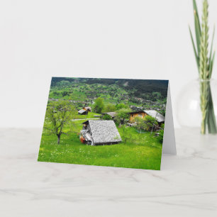 Tarjeta Festiva Chalets en un valle alpino en Suiza