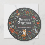 Tarjeta Festiva Chalkboard Woodland Wreath Christmas Photo Card<br><div class="desc">Encantadores animales de bosque (ardilla, conejito de nieve, cardenal, pájaro perdiz y zorro rojo) con copos de nieve, flores, pinecones y hebilla. Habitación en la parte posterior de la foto de su familia o tómala para texto adicional. Muy fácil de personalizar. ¡Saludos de temporada! Ilustracion original de pj_design. Por favor,...</div>