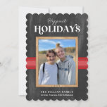 Tarjeta Festiva Chalkboard y Wood Photo del Condado Francés<br><div class="desc">La tarjeta de vacaciones de mi Condado Francés Chalkboard y Wood Photo es la manera perfecta de estar conectado esta temporada de vacaciones. La pandemia ha hecho que sea difícil ver a amigos y familia cara a cara, ¡así que mis tarjetas de vacaciones son una manera perfecta de difundir un...</div>