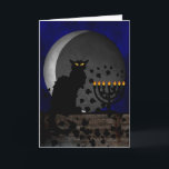 Tarjeta Festiva Charla Chanukah Noir<br><div class="desc">Una silueta del gato negro de Théophile Steinlen para el club de Le Chat Noir en un ajuste moderno para Chanukah que ofrece el gato negro con un menorah encendido y una disminución están en la luna.</div>