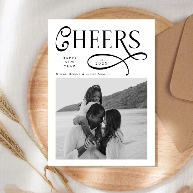 Tarjeta Festiva Cheers  Happy New Year Modern Chic Family 2 Photo (Subido por el creador)