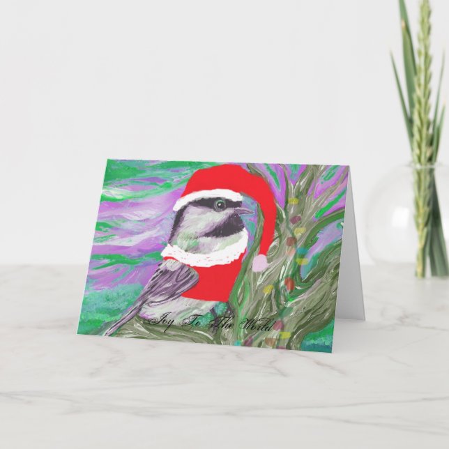 Tarjeta Festiva Chickadee vestido de Santa en un árbol (Anverso)