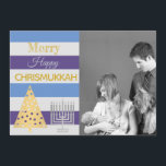 Tarjeta Festiva Chrismukkah Foto Plata Bandas Coloridas De Oro<br><div class="desc">Añada su foto a esta tarjeta de vacaciones de la familia mixta Chrismukkah en un estilo moderno de franjas coloreadas azules, violetas y grises claros con acentos plateados y dorados. ¡Feliz Chrismukkah! Reemplace el titular del lugar de la foto familiar con su propia fotografía por una tarjeta personalizada de un...</div>