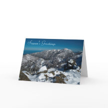 Cima de la montaña en invierno