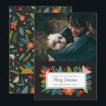 Tarjeta Festiva Cítricos retro audaces y florales | Vacaciones fot<br><div class="desc">Esta elegante tarjeta fotográfica navideña incluye un saludo floral en la parte delantera y un patrón colorido en la parte trasera, que incluye rodajas de naranja, flores, gambas de pino, copos de nieve, bayas, hojas y gambas. Todas las obras de arte creadas exclusivamente por Orabella Prints, no encontrarás este diseño...</div>