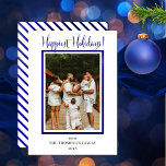 Tarjeta Festiva Clase elegante Falso foil Foto Felices Fiestas<br><div class="desc">Diseño de vacaciones de foto de lámina de falso azul y blanco con estilo elegante y con clase con un marco de lámina de falso azul en la parte delantera para su foto y el saludo, "Felices Fiestas" también en lámina de falso azul con rayas diagonales de lámina de falso...</div>