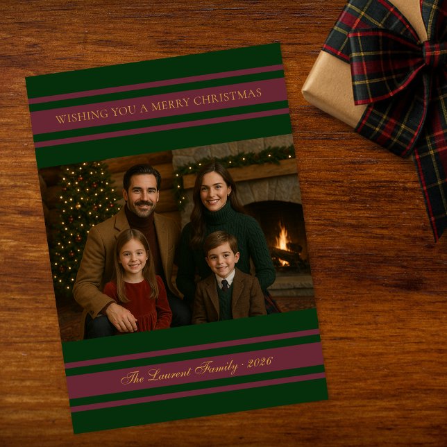 Tarjeta Festiva Classic Green Red Stripe Christmas Family Photo (Subido por el creador)