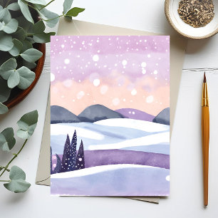Tarjeta Festiva Colinas púrpuras de invierno en acuarela