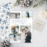 Tarjeta Festiva Collage de fotos azul rústico recién casado y mora<br><div class="desc">Marque su primera Navidad como recién casados con esta tarjeta de vacaciones "Married & Merry", diseñada para resaltar cinco de sus fotos favoritas de los bodas. La elegante tipografía azul-gris combina los estilos moderno y de escritura con un sofisticado estilo estacional, mientras que el nevado respaldo botánico añade un encanto...</div>
