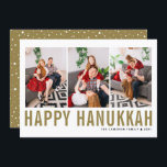 Tarjeta Festiva Collage de fotos de tipografía de oro Feliz Hanukk<br><div class="desc">¡Feliz Hanukkah! Personalizable Happy Hanukkah foto collage de tarjetas planas con tipografía simple de oro y patrón de nieve. Personalice agregando tres fotos,  nombres,  año y otros detalles. Esta moderna tarjeta plana de Hanukkah está disponible en otros colores y material de cartón.</div>