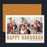 Tarjeta Festiva Collage de fotos de tipografía naranja Feliz Hanuk<br><div class="desc">¡Feliz Hanukkah! Personalizable Happy Hanukkah foto collage de tarjetas planas con tipografía simple naranja y patrón de nieve. Personalice agregando tres fotos,  nombres,  año y otros detalles. Esta moderna tarjeta plana de Hanukkah está disponible en otros colores y material de cartón.</div>