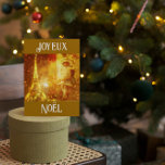 Tarjeta Festiva Collage de Noel a Paris<br><div class="desc">Collage Noel/Xmas en colores dorados con la Torre Eiffel/Torre Eiffel y con una Señorita Vintage vestida con gorro de piel y abrigo cálido. Collage hecho por Alma Wad usando las imágenes de varias fuentes . Viene con el texto francés Joyeux Noel. Añade tu texto ahora dentro - es fácil ....</div>