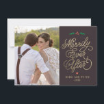 Tarjeta Festiva Color EDITABLE Merrily siempre después de la tarje<br><div class="desc">Celebre la temporada con esta moderna y elegante tarjeta de vacaciones de Berry Berry Sweet. Los artículos coincidentes y más opciones de diseño están disponibles en nuestra tienda: www.berryberrysweet.com. El color de fondo se puede personalizar en línea para que coincida con tu foto!</div>