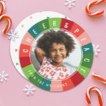 Tarjeta Festiva Coloridos Navidades retro de imágenes del círculo<br><div class="desc">¡Envíe alegría esta temporada navideña con estas tarjetas de fotos de Navidad de color brillante, inspiradas en el círculo retro! Cuentan con un armazón arco iris de "rueda de color", con colores rojo, rojo naranja, rosa rubor, verde azulado, verde, verde cal y menta. El texto lee CHEER & PEACE, junto...</div>
