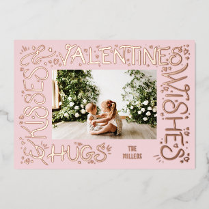 Tarjeta Festiva Con Relieve Metalizado "Abrazos y besos y deseos de San Valentín"