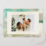 Tarjeta Festiva Con Relieve Metalizado Acuarela abstracta en verde con foto personalizada<br><div class="desc">Tarjeta de vacaciones elegante con acuarela abstracta en verde con foto personalizada y lámina de oro</div>