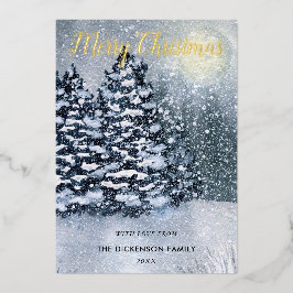 Tarjeta Festiva Con Relieve Metalizado Árboles de pinos cubiertos de nieve en bosque inve