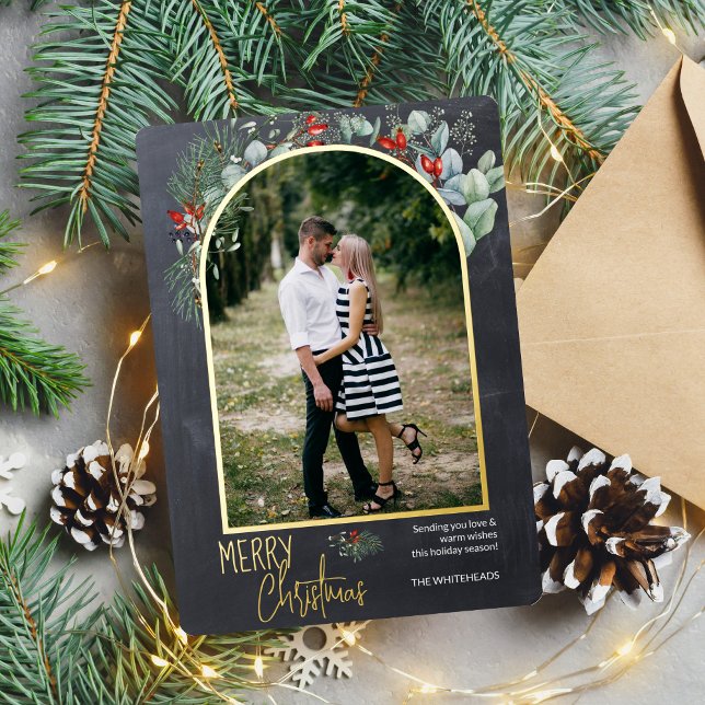 Tarjeta Festiva Con Relieve Metalizado Arch Greenery Merry Christmas Photo Chalkboard (You will love these beautiful Christmas cards! They feature botanical watercolor pine and berries.)