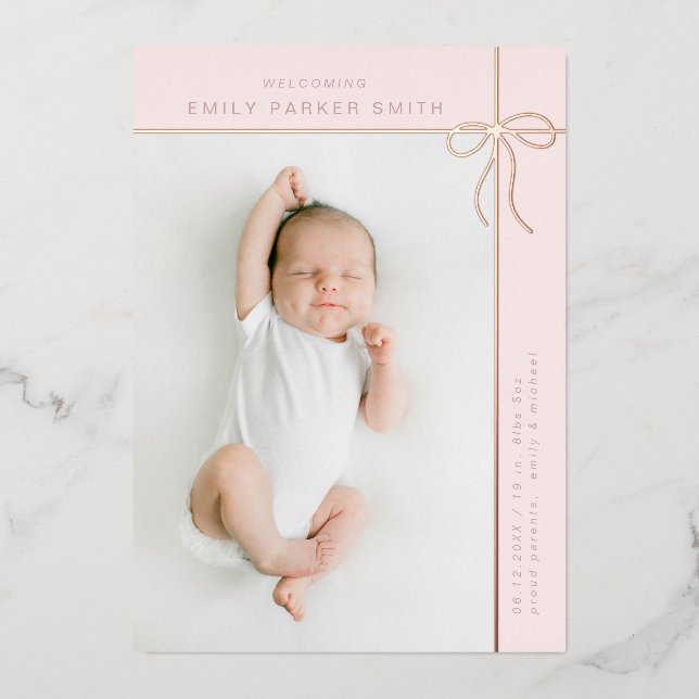 Tarjeta Festiva Con Relieve Metalizado arco de Relieve metalizado y líneas lindo retrato  (Anverso)