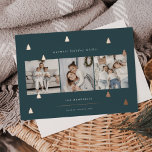 Tarjeta Festiva Con Relieve Metalizado Bosque dorado | Collage de fotos de Navidades eleg<br><div class="desc">Un diseño moderno y elegante de tarjetas de vacaciones para Navidades con tres fotos cuadradas alineadas una al lado de la otra sobre un fondo verde boscoso salpicado de pinos de Relieve metalizado dorado subió. Personaliza con tu saludo de vacaciones personalizado,  el nombre de la familia y el año.</div>