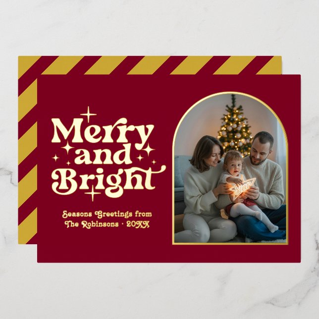 Tarjeta Festiva Con Relieve Metalizado Burgundy y Dorado Foto de Navidad Moderna Retro (Anverso/Reverso)