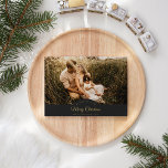 Tarjeta Festiva Con Relieve Metalizado Carbón Muy Feliz Navidad Cuatro Panorama Fotográfi<br><div class="desc">El diseño de esta tarjeta de vacaciones de Relieve metalizado de cuatro fotos de Carbón Muy Feliz Navidad y Carbón de Carbón presenta un sofisticado fondo gris oscuro con una mezcla de letras simples de marfil y caligrafía clásica, junto con un estilo boho minimalista que logra un equilibrio perfecto entre...</div>