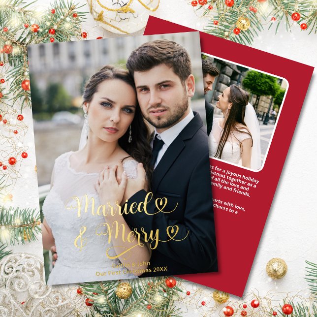 Tarjeta Festiva Con Relieve Metalizado Casado Merry Recién Matados Primeros Navidades Fot (Married & Merry 2-photo Custom Gold Foil Christmas Card with personal message on red background.)