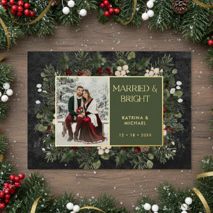 Tarjeta Festiva Con Relieve Metalizado Casados y Brillantes Bayas de Invierno y Foto Negr