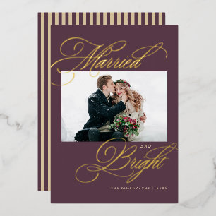 Tarjeta Festiva Con Relieve Metalizado Casados y Brillantes Foto de recién casados con lá