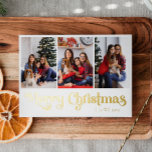 Tarjeta Festiva Con Relieve Metalizado Clásico Simple 3 foto Feliz Navidad Gold<br><div class="desc">Celebre la temporada con esta exclusiva y clásica tarjeta de vacaciones de 3 fotos de Relieve metalizado de oro de navidad con un toque de encanto vintage. El diseño minimalista muestra una elegante paleta de colores dorados que evoca el espíritu acogedor del invierno. Su atractivo moderno, combinado con la redacción...</div>