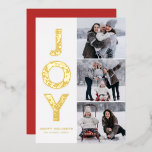 Tarjeta Festiva Con Relieve Metalizado COLLAGE DE FOTOS de Relieve metalizado dorado JOY<br><div class="desc">Feliz Navidad! Envíe saludos cálidos de vacaciones a su familia y amigos con esta tarjeta de Navidades de Relieve metalizado de oro de personalizable. Presenta una tipografía decorativa de follaje JOY. Personalice esta tarjeta de Navidades de fotos de acuarela añadiendo sus detalles. Esta tarjeta de Navidades de Relieve metalizado dorado...</div>