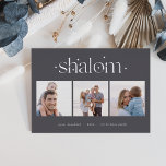 Tarjeta Festiva Con Relieve Metalizado Conexión estriada | Relieve metalizado del Collage<br><div class="desc">Envíe saludos de Hanukkah a amigos y familiares en estilo moda con nuestras elegantes tarjetas de fotos. Diseñada para acomodar tres de tus fotos cuadradas favoritas dispuestas una al lado de la otra en formato de collage, la tarjeta muestra el saludo de tu personalizado (mostrado con "Hanukkah alegre") y el(los)...</div>