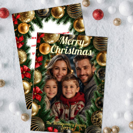 Tarjeta Festiva Con Relieve Metalizado Corona de Navidad con ramas de pino y adornos dora