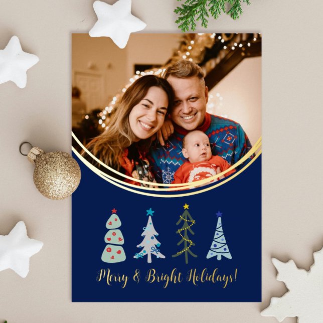Tarjeta Festiva Con Relieve Metalizado Cuidados garabatos de árboles de Navidad (Navy blue and gold Christmas trees holiday photo card with your image and text)