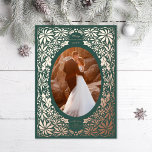 Tarjeta Festiva Con Relieve Metalizado Delicate Poinsettia Green Oval Frame Rosa de fotos<br><div class="desc">Marco ilustrado original hecho de puntias y hojas huecas. También disponible en orientación alternativa; elija entre oro,  oro rosa o Relieve metalizado plateado; también puede cambiar el color debajo usando la opción capas,  seleccione el color del archivo svg.</div>