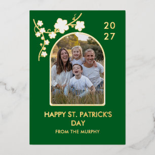 Tarjeta Festiva Con Relieve Metalizado Día de San Patricio Foto Elegante Trebol Simple