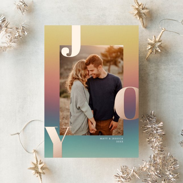 Tarjeta Festiva Con Relieve Metalizado Earthy Modern Gradient JOY Navidades Foto (Subido por el creador)