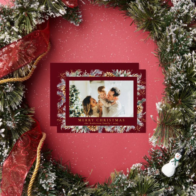 Tarjeta Festiva Con Relieve Metalizado Elegant Botanical Foliage | Red Merry Christmas (in situ)