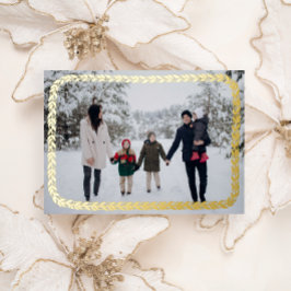 Tarjeta Festiva Con Relieve Metalizado Elegante foto de Winter Garland