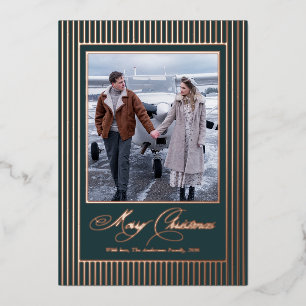 Tarjeta Festiva Con Relieve Metalizado Elegante Foto Navideña de Rayas Verde Oscuro Senci
