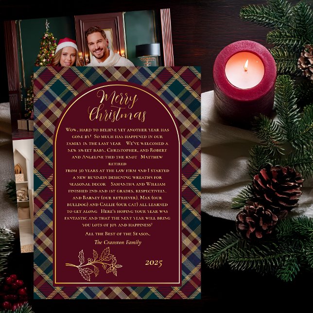 Tarjeta Festiva Con Relieve Metalizado Elegante Holly | Foto de Berries Rich Plaid Navida (Elegant Holly and Berries and Rich Plaid Three-Photo Merry Christmas Holiday Letter Greeting Card)
