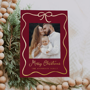 Tarjeta Festiva Con Relieve Metalizado Elegante lazo de cinta de color burgundy y dorado