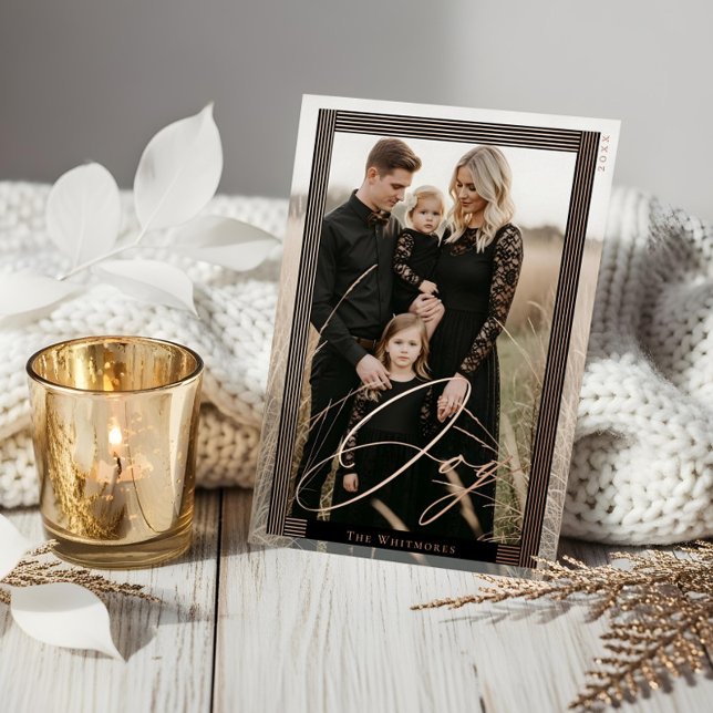 Tarjeta Festiva Con Relieve Metalizado Elegante marco moderno de tira de fotos con guión  (Elegant Modern Strip Frame Full Photo Joy Script Foil Holiday Card)
