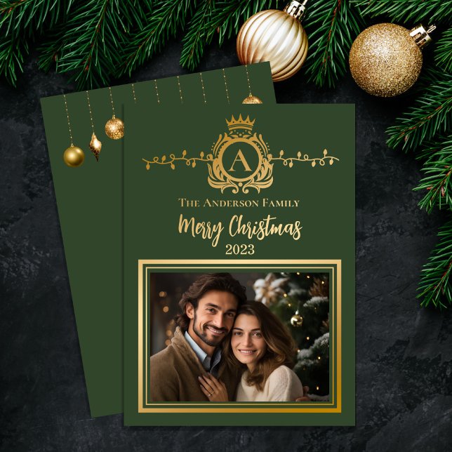 Tarjeta Festiva Con Relieve Metalizado Elegante Monograma Regalia | Fotos navideñas de Fe (Classy, elegant and regal monogrammed gold foil Christmas holiday design with royal-look crest)